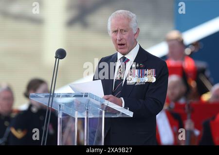 Re Carlo III all'evento commemorativo nazionale del Regno Unito per il 80° anniversario del D-Day, ospitato dal Ministero della difesa sul Southsea Common a Portsmouth, Hampshire. Data foto: Mercoledì 5 giugno 2024. Foto Stock