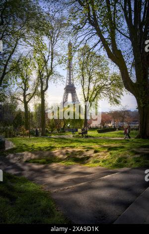 Torre Eiffel dai giardini del Trocadero (Parigi - Francia) Foto Stock