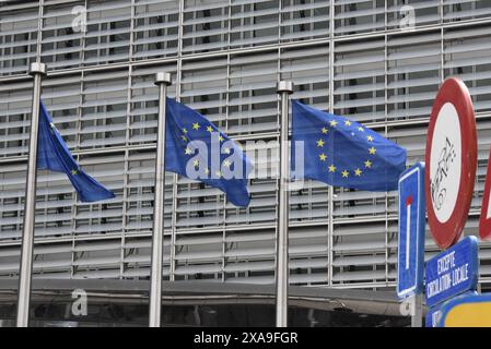 5 giugno 2024, Belgio, Brüssel: Segnaletica presso un cantiere di fronte alla Commissione europea. Foto: Marek Majewsky/dpa-Zentralbild/dpa Foto Stock