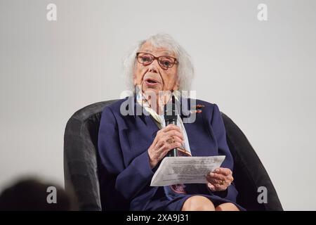 Die Holocaustueberlebende Margot Friedlaender mattina 4. Juni 2024 a Berlino. SOLO PER USO EDITORIALE *** sopravvissuta all'Olocausto Margot Friedlaender il 4 giugno 2024 a Berlino SOLO PER USO EDITORIALE Copyright: epd-bild/ChristianxDitsch D24D0604GencMedallieFriedlaender135557 Foto Stock