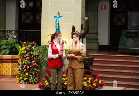 Città del Guatemala, città del Guatemala, Guatemala. 5 giugno 2024. Nel Palazzo Nazionale, la fotografia ufficiale della regina di Spagna, LETIZIA ORTIZ, è portata insieme alla first lady del Guatemala, LUCRECIA PEINADO. (Immagine di credito: © Fernando Chuy/ZUMA Press Wire) SOLO PER USO EDITORIALE! Non per USO commerciale! Foto Stock