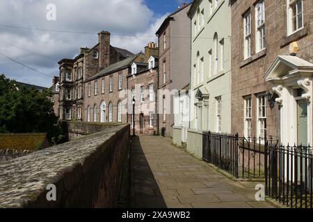 Le storiche mura cittadine di Berwick upon Tweed, la città di confine nel Northumberland, Inghilterra, a 2,5 metri dalla Scozia Foto Stock