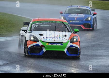 Ben Sidhu, Xentek Motorsport, Porsche 718 Cayman GT4 RS Clubsport, Porsche Sprint Challenge Gran Bretagna 2024, una singola serie di marchi con tutti i piloti Foto Stock