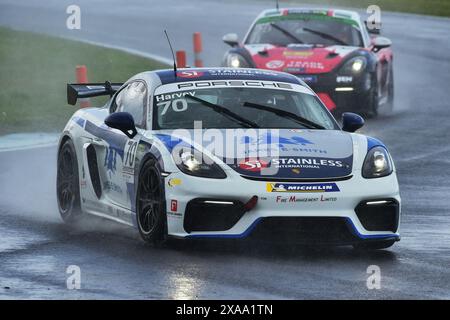 Samuel Harvey, Xentek Motorsport, Porsche 718 Cayman GT4 Clubsport, Porsche Sprint Challenge Gran Bretagna 2024, una singola serie di marchi con tutti i drive Foto Stock