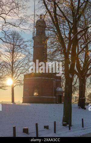 Faro Kiel-Holtenau sul canale di Kiel, in inverno, città di navigazione di Kiel, fiordo di Kiel, Mar Baltico, Schleswig-Holstein, Germania del Nord, Europa centrale Foto Stock