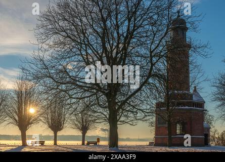 Faro Kiel-Holtenau sul canale di Kiel, in inverno, città di navigazione di Kiel, fiordo di Kiel, Mar Baltico, Schleswig-Holstein, Germania del Nord, Europa centrale Foto Stock