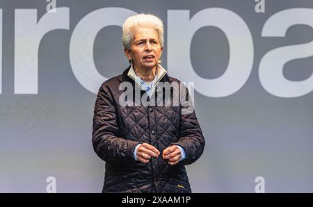 Stoccarda, Germania, 3 giugno 2024: La candidata principale del Partito Liberale Democratico (FDP) Marie-Agnes Strack-Zimmermann durante la sua apparizione elettorale il Foto Stock