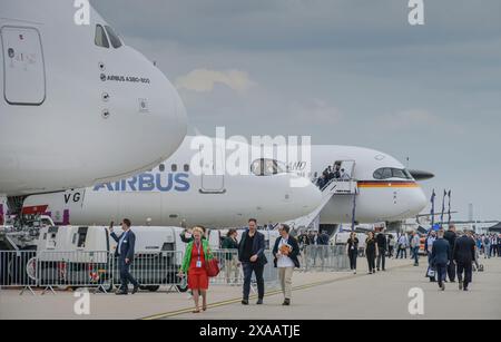 Emirates Airbus A380, Airbus A321, Flugbereitschaft der Luftwaffe Airbus A350 Kurt Schumacher, ILA 2024, Internationale Luft- und Raumfahrtausstellung Foto Stock