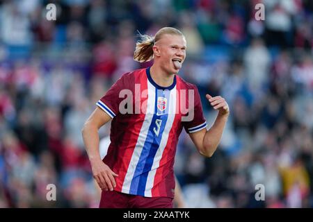 Oslo 20240605. Erling Braut Haaland dopo aver dato alla Norvegia il vantaggio di 3-0 durante la partita privata internazionale di calcio tra Norvegia e Kosovo allo stadio Ullevaal. Foto: Fredrik Varfjell / NTB Foto Stock