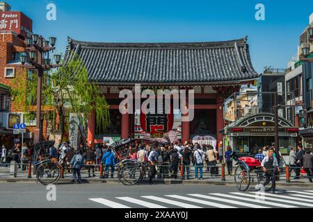 Scena di strada, tempio senso-ji, Asakusa, Tokyo, Honshu, Giappone, Asia Foto Stock