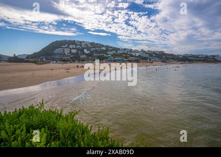 Vista di Central Beach nella baia di Plettenberg, Plettenberg, Garden Route, Western Cape Province, Sud Africa, Africa Foto Stock