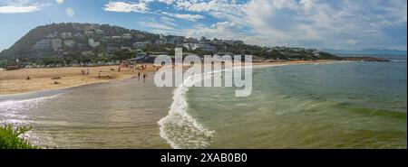 Vista di Central Beach nella baia di Plettenberg, Plettenberg, Garden Route, Western Cape Province, Sud Africa, Africa Foto Stock