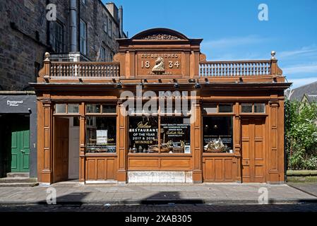 Ciao Roma, un ristorante italiano a tema pirata in un edificio storico di Classe B risalente al 1834 e un tempo la tana di Robert Louis Stevenson. Foto Stock