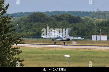 Kampfjet PA-200 Tornado Berlin, 05.06.2024: Luftfahrtschau ILA. Kampfjet PA-200 Tornado landet Schönefeld Brandenburg Deutschland BER *** PA 200 Tornado fighter jet Berlin, 05 06 2024 ILA Air Show PA 200 Tornado fighter jet atterra a Schönefeld Brandenburg Germania BER Foto Stock