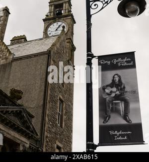 Rory Gallagher Sculpture, Ballyshannon, Contea di Donegal, Irlanda. Foto Stock