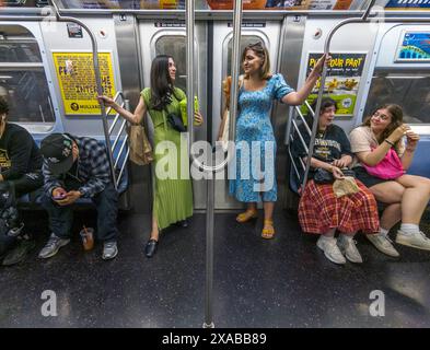 Weekend in metropolitana a New York domenica 26 maggio 2024. (© Richard B. Levine) Foto Stock