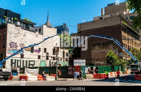 Pompaggio del cemento in un cantiere a Chelsea, New York, sabato 1 giugno 2024. (© Richard B. Levine) Foto Stock