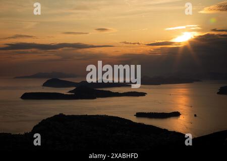 Tramonto lungo la costa dalmata vicino a Dubrovnik, Croazia. Foto Stock