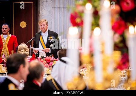 AMSTERDAM, PAESI BASSI - il re Willem-Alexander dei Paesi Bassi e la regina Maxima dei Paesi Bassi ospitano un Diner diplomatico al Palazzo reale di Amsterdam il 5 giugno 2024. Sahar Mohammed ambasciatore di Jemen nei Paesi Bassi tiene un discorso in qualità di ambasciatore in servizio da più tempo nei Paesi Bassi. Foto: Patrick van katwijk Foto Stock