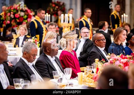 AMSTERDAM, PAESI BASSI - il re Willem-Alexander dei Paesi Bassi e la regina Maxima dei Paesi Bassi ospitano un Diner diplomatico al Palazzo reale di Amsterdam il 5 giugno 2024. Sahar Mohammed ambasciatore di Jemen nei Paesi Bassi tiene un discorso in qualità di ambasciatore in servizio da più tempo nei Paesi Bassi. Foto: Patrick van katwijk Foto Stock