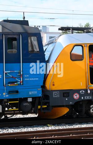 Pardubice, Repubblica Ceca. 6 giugno 2024. La scena di un incidente ferroviario a Pardubice, Repubblica Ceca, 6 giugno 2024. Un treno passeggeri e merci si è scontrato la sera precedente, uccidendo quattro persone. Crediti: Josef Vostarek/CTK Photo/Alamy Live News Foto Stock