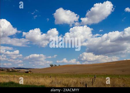 Nuvole nel cielo di sera Foto Stock