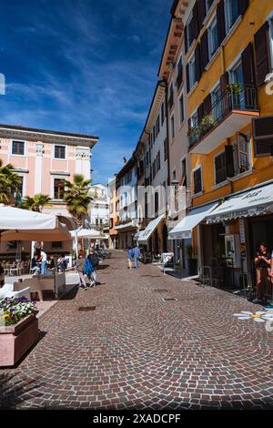 La città di Salò, sul lago di garda, Italia Foto Stock