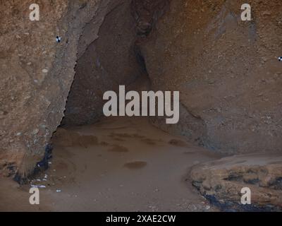 La Cuevona è una delle formazioni impressionanti che troverete a Las M dulas, un luogo emblematico nella regione del Bierzo, nella provincia di le n, in Spagna. Foto Stock