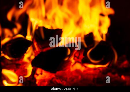 Fiamme accese di fuoco. Sfondo di fuoco astratto Foto Stock