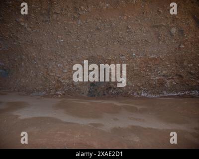 La Cuevona è una delle formazioni impressionanti che troverete a Las M dulas, un luogo emblematico nella regione del Bierzo, nella provincia di le n, in Spagna. Foto Stock