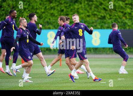 Jarrod Bowen e Adam Wharton inglesi durante una sessione di allenamento al Tottenham Hotspur Training Session, Londra. Data foto: Giovedì 6 giugno 2024. Foto Stock