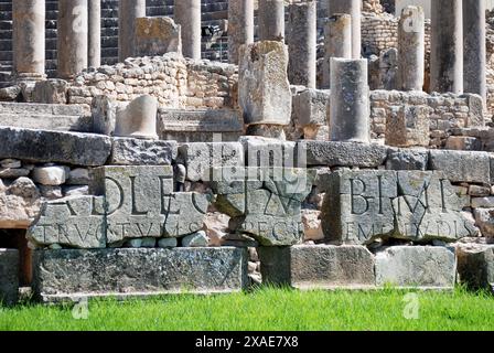 Roman Dougga o Thugga, antica città romana, Teboursouk, Governatorato di Beja, Tunisia Foto Stock
