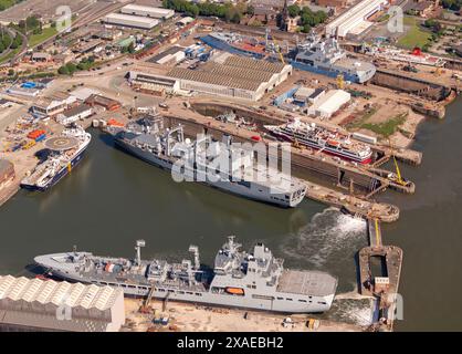 Foto aerea delle navi nel cantiere di Cammell Laird da 1500 piedi Foto Stock