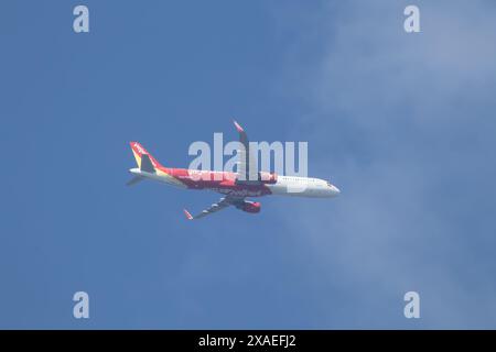Chiangmai, Thailandia - novembre 28 2023: VN-A657 Airbus A321-200 della compagnia aerea Vietjet. Dall'aeroporto internazionale di Chiang mai prendi l'autobus per ho chi Minh Cit Foto Stock