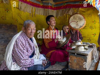 Leader bhutanesi al festival Ura Yakchoe, Bumthang, Ura, Bhutan Foto Stock