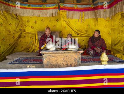 Leader bhutanesi al festival Ura Yakchoe, Bumthang, Ura, Bhutan Foto Stock