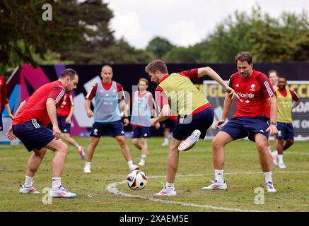 Miniminter (Simon Minter) durante una sessione di allenamento a Champneys Tring in vista della partita Soccer Aid for UNICEF 2024 di domenica. Data foto: Giovedì 6 giugno 2024. Foto Stock