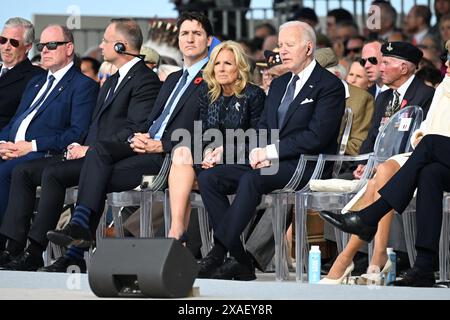 Omaha Beach, Francia. 6 giugno 2024. Il primo ministro canadese Justin Trudeau, la first lady statunitense Jill Biden e il presidente degli Stati Uniti Joe Biden hanno partecipato alla cerimonia internazionale del D-Day Anniversary tenutasi a Omaha Beach, Normandia, in Francia il 6 giugno 2024, in occasione del 80° anniversario del D-Day. Foto di Eliot Blondet/ABACAPRESS. COM credito: Abaca Press/Alamy Live News Foto Stock