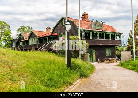 Il ristorante Odinsborg a Gamla Uppsala è uno dei primi ristoranti della zona. Fu costruito nel 1899 per i molti turisti che visitarono la città culturalmente significativa. Disavägen, Uppsala, Svezia Foto Stock