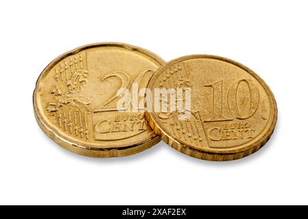 monete da 10 centesimi di euro oltre i 20 centesimi di euro isolate su bianco con percorso di ritaglio incluso Foto Stock