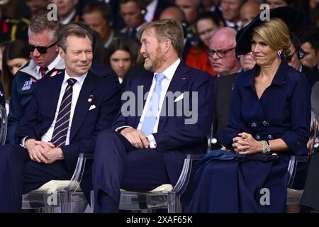 Il Granduca Enrico di Lussemburgo e il Re Willem-Alexander e la Regina Maxima dei Paesi Bassi nella foto durante una cerimonia internazionale sulla spiaggia di Omaha nel contesto della commemorazione del 80° anniversario dello sbarco in Normandia, a Saint-Laurent-sur-Mer, Francia, giovedì 06 giugno 2024. Oggi, esattamente 80 anni fa, l'operazione Overlord iniziò in Normandia (D-Day), operazione degli Alleati contro l'occupazione dell'Europa occidentale da parte della Germania nazista. L'operazione segnò la fine della seconda guerra mondiale. BELGA FOTO DIRK WAEM Foto Stock