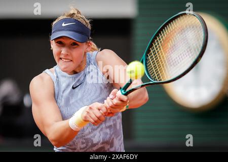 Parigi, Francia, Francia. 6 giugno 2024. Mirra ANDREEVA di Russia durante la dodicesima giornata del Roland-Garros 2024, Open di Francia 2024, torneo di tennis del grande Slam allo stadio Roland-Garros il 6 giugno 2024 a Parigi, Francia. (Credit Image: © Matthieu Mirville/ZUMA Press Wire) SOLO PER USO EDITORIALE! Non per USO commerciale! Foto Stock