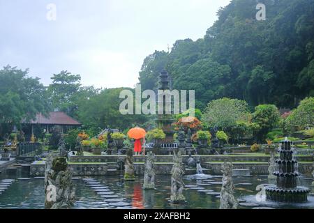 Bali in Indonesia - 5 febbraio 2024: Pioggia intensa durante il mosaico piovoso di febbraio Foto Stock