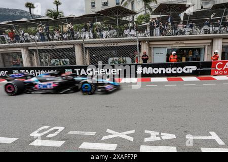 Monte Carlo, Principato di Monaco. 24 maggio 2024. Formula 1 Gran Premio di Monaco sul circuito di Monaco di Monte Carlo. Nella foto: Alpine A524 del Team BWT Alpine F1 durante la prima sessione di prove © Piotr Zajac/Alamy Live News Foto Stock