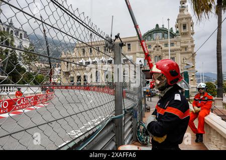 Monte Carlo, Principato di Monaco. 24 maggio 2024. Formula 1 Gran Premio di Monaco sul circuito di Monaco di Monte Carlo. Nella foto: Sceriffo in pista durante la prima sessione di prove © Piotr Zajac/Alamy Live News Foto Stock