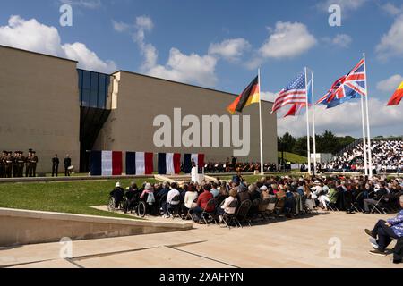 Caen, Francia. 6 giugno 2024. Marjolaine Cheylan/le Pictorium - cerimonia commemorativa del 6 giugno 1944 - 06/06/2024 - Francia/Normandia/Caen - 3a divisione britannica, sindaco, prefetto di Calvados, le famiglie dei membri della resistenza e i testimoni della seconda guerra mondiale si sono riuniti sulla spianata di Eisenhower del Caen Memorial per commemorare il D-Day. Crediti: LE PICTORIUM/Alamy Live News Foto Stock