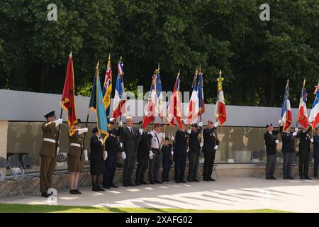 Caen, Francia. 6 giugno 2024. Marjolaine Cheylan/le Pictorium - cerimonia commemorativa del 6 giugno 1944 - 06/06/2024 - Francia/Normandia/Caen - 3a divisione britannica, sindaco, prefetto di Calvados, le famiglie dei membri della resistenza e i testimoni della seconda guerra mondiale si sono riuniti sulla spianata di Eisenhower del Caen Memorial per commemorare il D-Day. Crediti: LE PICTORIUM/Alamy Live News Foto Stock