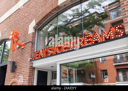 Jeni's Splendid Ice Creams è una catena di gelati che ha negozi fisici in tutto il paese, nonché prodotti nei negozi di alimentari. Foto Stock