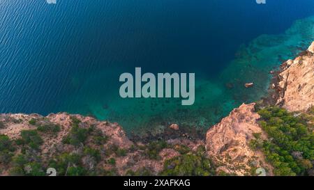 Vista aerea sulla costa del lago Traful, Neuquen, Patagonia Argentina Foto Stock