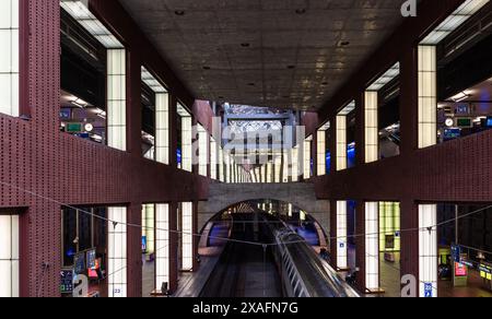 Anversa, Fiandre - Belgio - 12 28 2020- Design interno della rinnovata stazione ferroviaria centrale Foto Stock